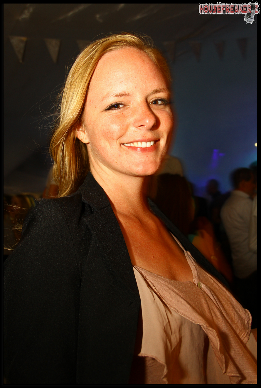 889x1321 pixels (1.178K)